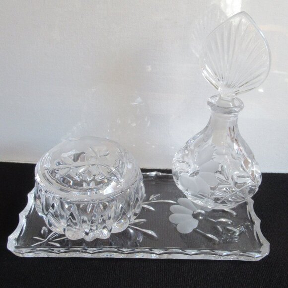 Vanity Set, Perfume decanter, Tray, Trinket box w/ lid, Heritage design, Vintage - Picture 1 of 13